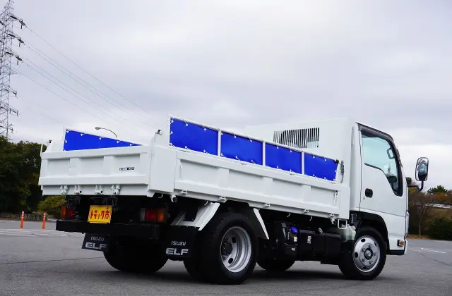 いすゞ エルフ 2RG-NJR88AN(2WD)の写真12