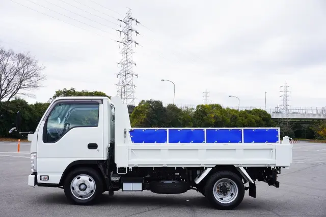 いすゞ エルフ 2RG-NJR88AN(2WD)の写真15