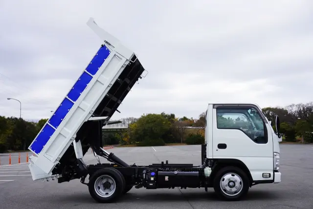 いすゞ エルフ 2RG-NJR88AN(2WD)の写真18