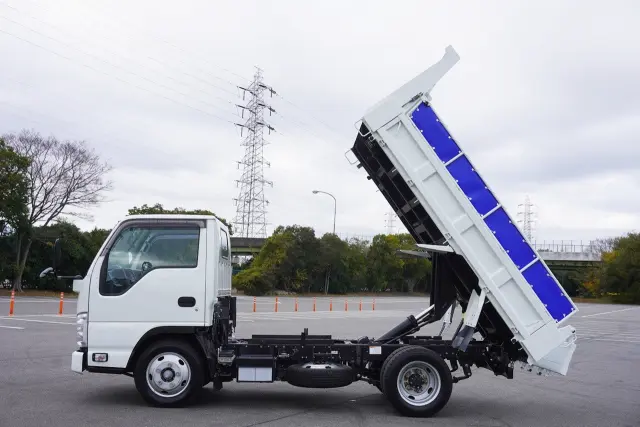 いすゞ エルフ 2RG-NJR88AN(2WD)の写真20