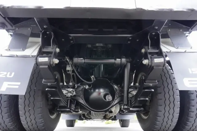 いすゞ エルフ 2RG-NJR88AN(2WD)の写真32