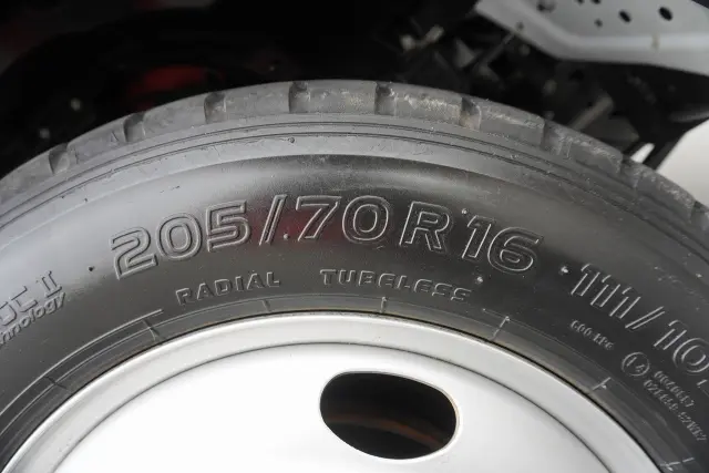 いすゞ エルフ 2RG-NJR88AN(2WD)の写真37