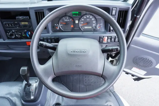 いすゞ エルフ 2RG-NJR88AN(2WD)の写真40