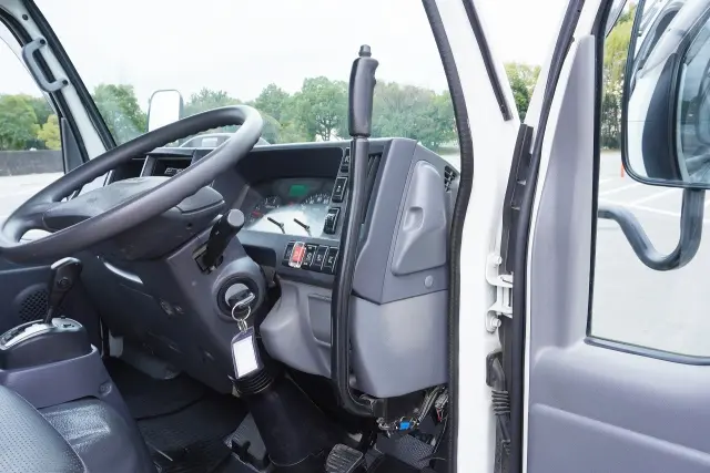 いすゞ エルフ 2RG-NJR88AN(2WD)の写真42