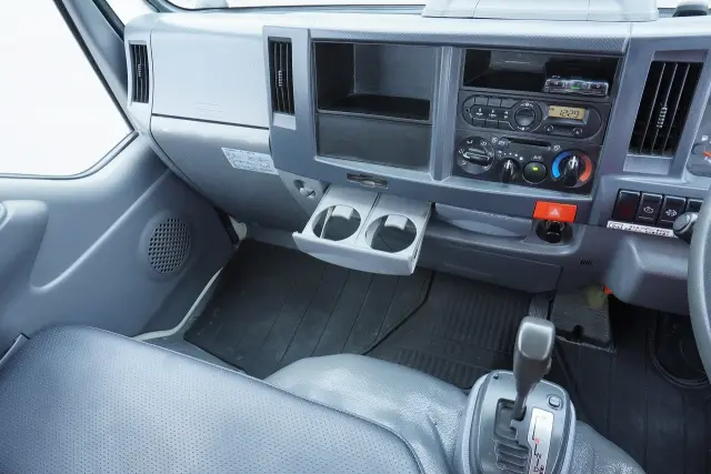 いすゞ エルフ 2RG-NJR88AN(2WD)の写真44