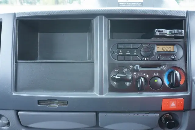 いすゞ エルフ 2RG-NJR88AN(2WD)の写真45