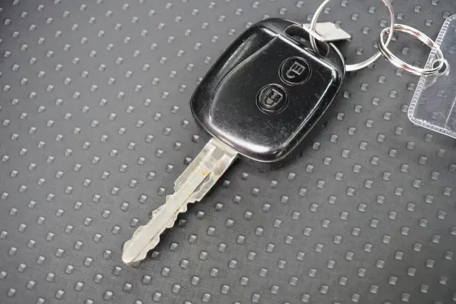 いすゞ エルフ 2RG-NJR88AN(2WD)の写真50