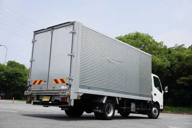 トヨタ ダイナ 2RG-XZU722(2WD)の写真2