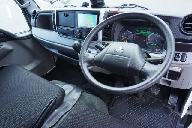 三菱 キャンター 2RG-FBA20(2WD)の写真3
