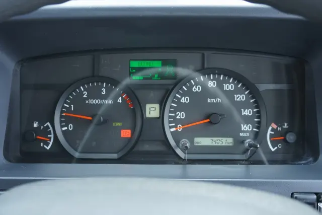 いすゞ エルフ 2RG-NJR88A(2WD)の写真4