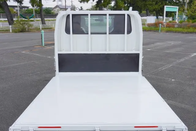 いすゞ エルフ 2RG-NJR88A(2WD)の写真5