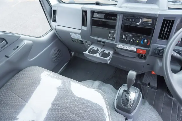 いすゞ エルフ 2RG-NJR88A(2WD)の写真39
