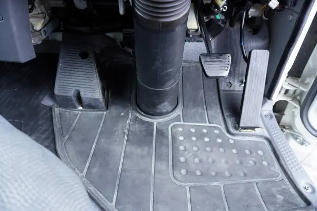 いすゞ エルフ 2RG-NJR88A(2WD)の写真42