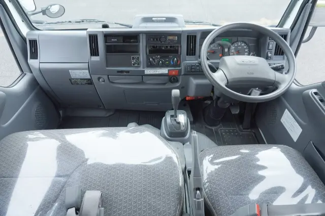 いすゞ エルフ 2RG-NJR88A(2WD)の写真48