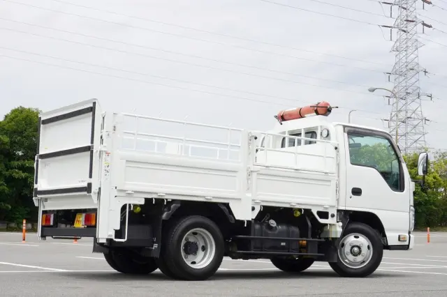 いすゞ エルフ TPG-NKR85A(2WD)の写真2