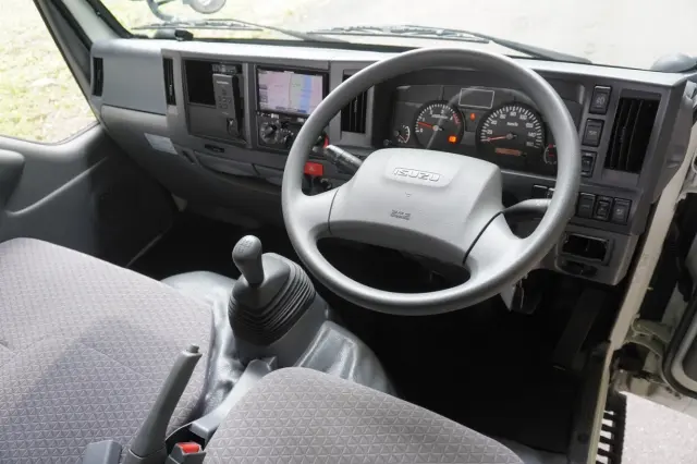 いすゞ エルフ TPG-NKR85A(2WD)の写真3
