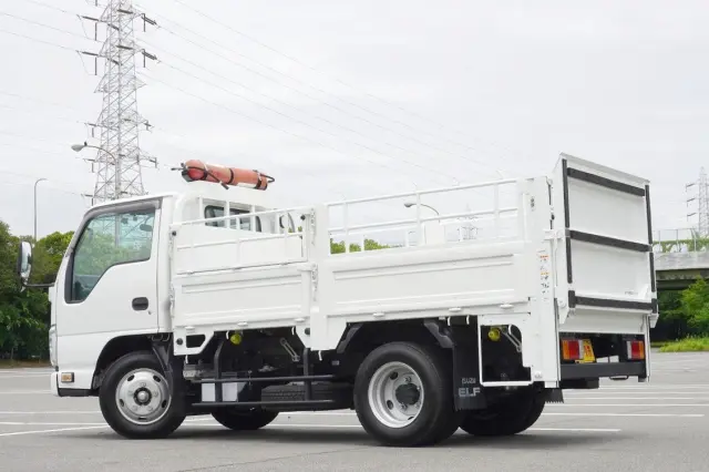 いすゞ エルフ TPG-NKR85A(2WD)の写真12