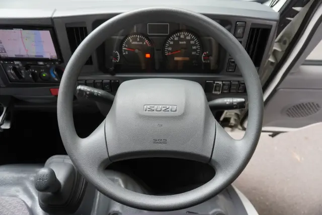 いすゞ エルフ TPG-NKR85A(2WD)の写真38