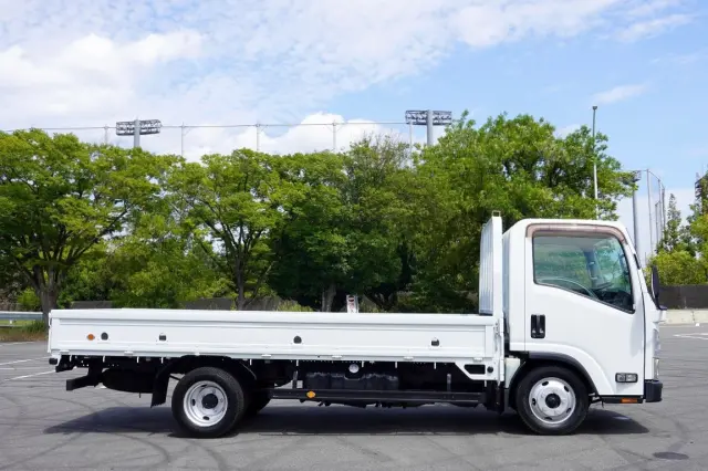 いすゞ エルフ TKG-NLR85AR(2WD)の写真10