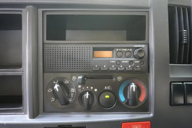 いすゞ エルフ TKG-NLR85AR(2WD)の写真42