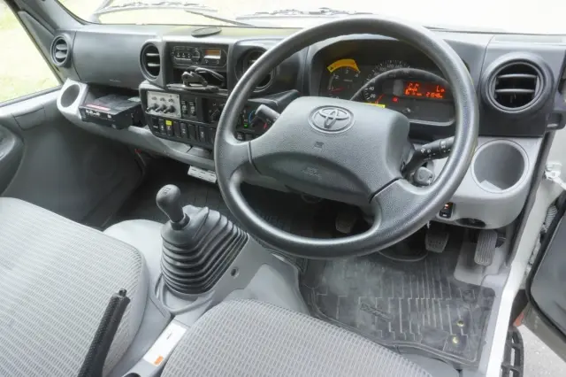 トヨタ ダイナ TKG-XZU685(4WD)の写真3