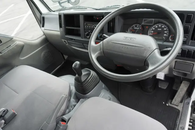 いすゞ エルフ TKG-NJR85A(2WD)の写真3