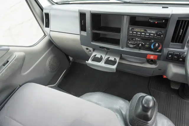 いすゞ エルフ TKG-NJR85A(2WD)の写真44