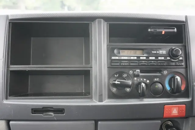 いすゞ エルフ TKG-NJR85A(2WD)の写真45