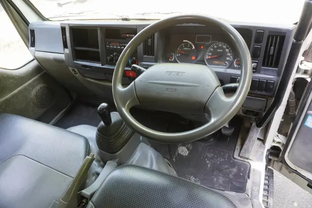 いすゞ エルフ TKG-NKR85AN(2WD)の写真3