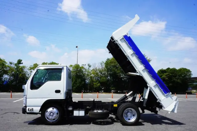 いすゞ エルフ TKG-NKR85AN(2WD)の写真18