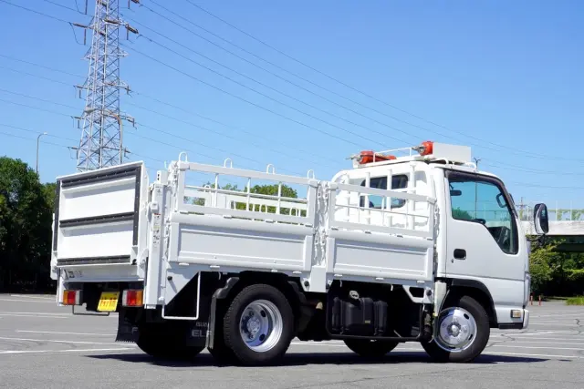いすゞ エルフ TKG-NKR85A(2WD)の写真2