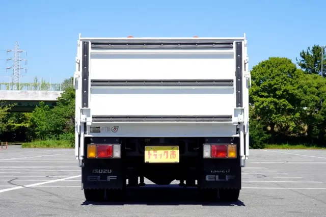 いすゞ エルフ TKG-NKR85A(2WD)の写真11