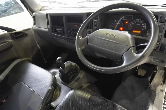 いすゞ エルフ BKG-NLR85AR(2WD)の写真3