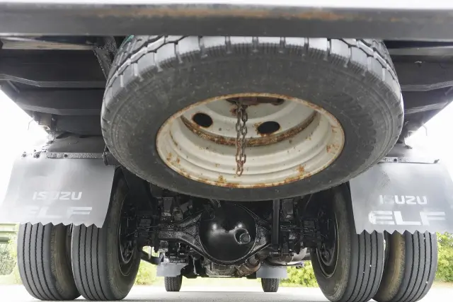 いすゞ エルフ BKG-NLR85AR(2WD)の写真6