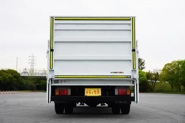 いすゞ エルフ BKG-NLR85AR(2WD)の写真10