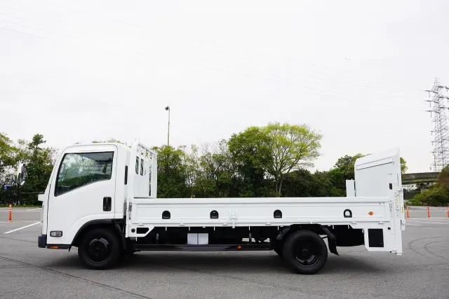 いすゞ エルフ BKG-NLR85AR(2WD)の写真12