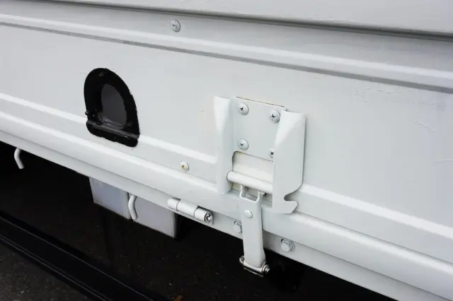 いすゞ エルフ BKG-NLR85AR(2WD)の写真16