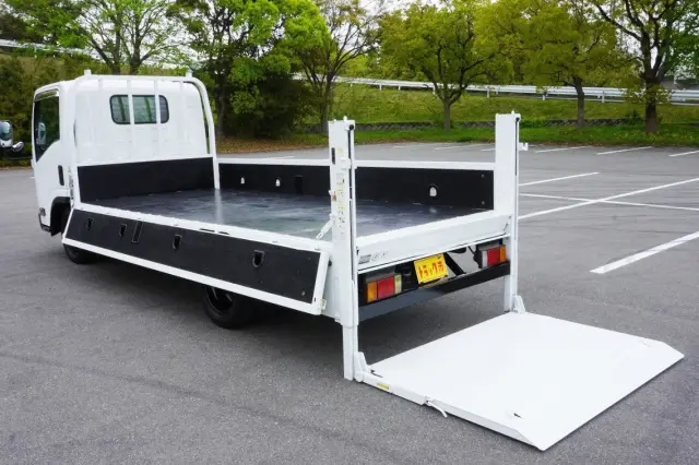 いすゞ エルフ BKG-NLR85AR(2WD)の写真19