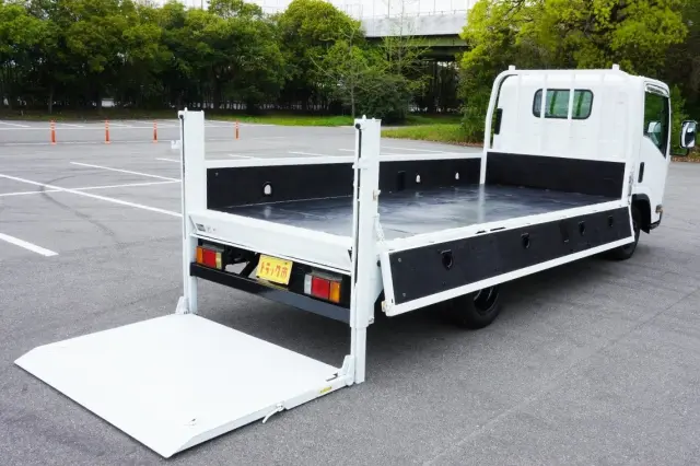 いすゞ エルフ BKG-NLR85AR(2WD)の写真20