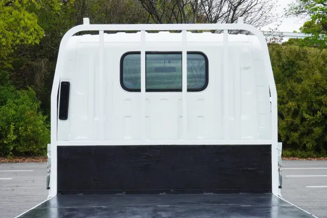 いすゞ エルフ BKG-NLR85AR(2WD)の写真23