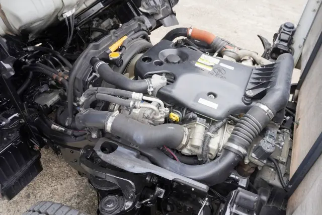 いすゞ エルフ BKG-NLR85AR(2WD)の写真25