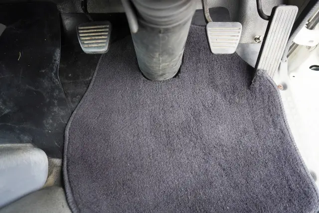 いすゞ エルフ BKG-NLR85AR(2WD)の写真39