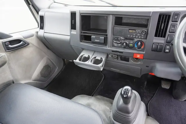 いすゞ エルフ BKG-NLR85AR(2WD)の写真40