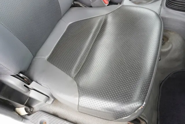 いすゞ エルフ BKG-NLR85AR(2WD)の写真45