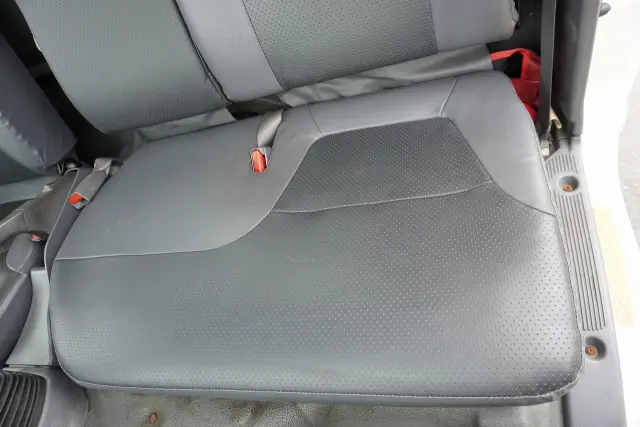 いすゞ エルフ BKG-NLR85AR(2WD)の写真46