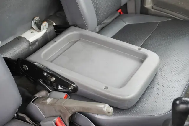 いすゞ エルフ BKG-NLR85AR(2WD)の写真47