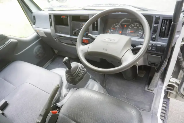 いすゞ エルフ TPG-NJR85AD(2WD)の写真3