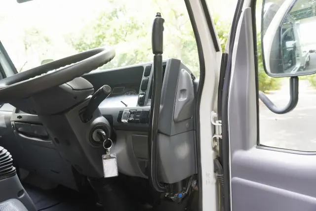 いすゞ エルフ TPG-NJR85AD(2WD)の写真46