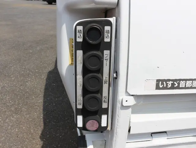 いすゞ エルフ TKG-NMR85AN(2WD)の写真10