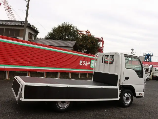 いすゞ エルフ TRG-NHS85A(4WD)の写真15